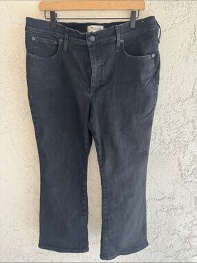 Madewell Women’s kick out mid rise cropped Jeans size 33 black rinse